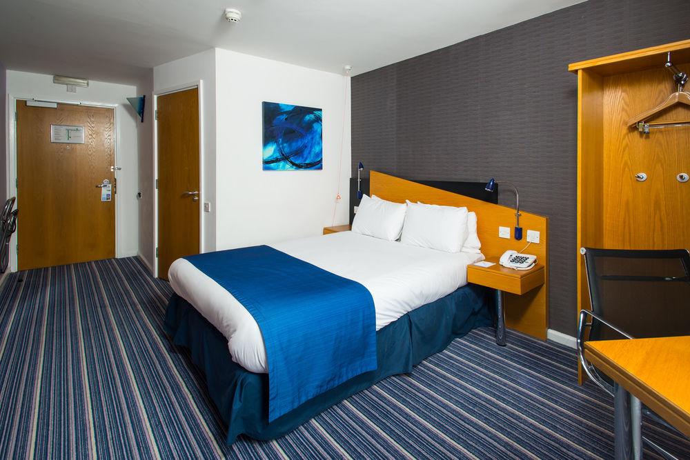 Holiday Inn Express Manchester East, An Ihg Hotel Bagian luar foto