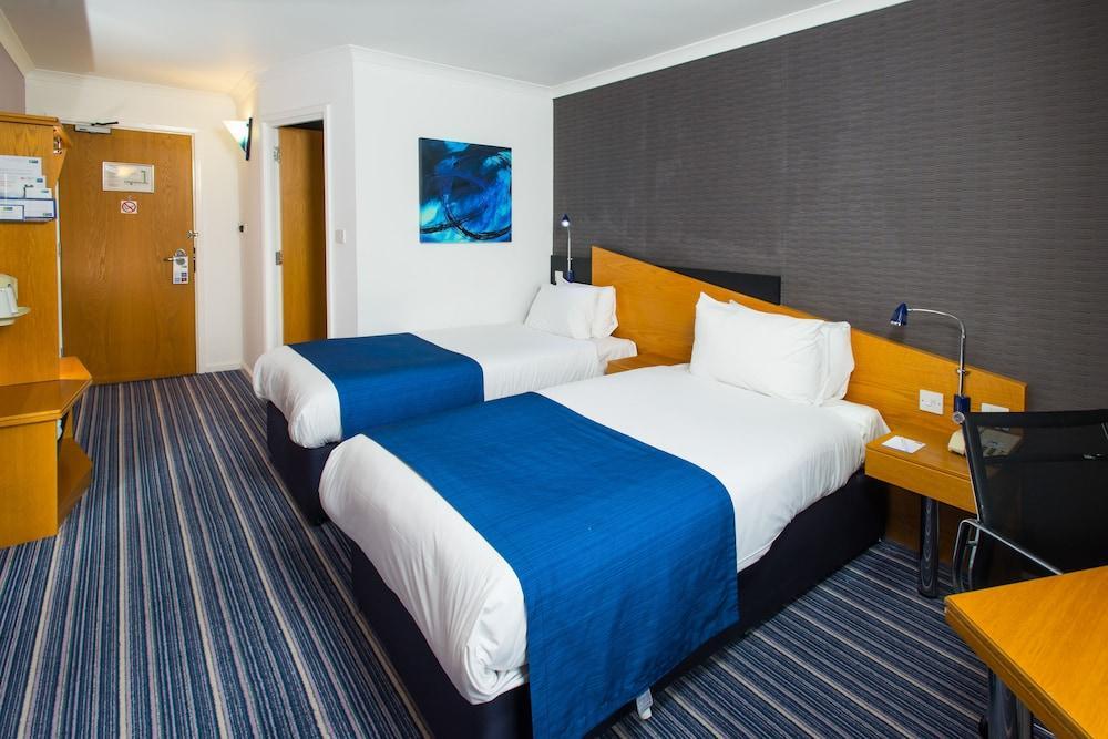 Holiday Inn Express Manchester East, An Ihg Hotel Bagian luar foto