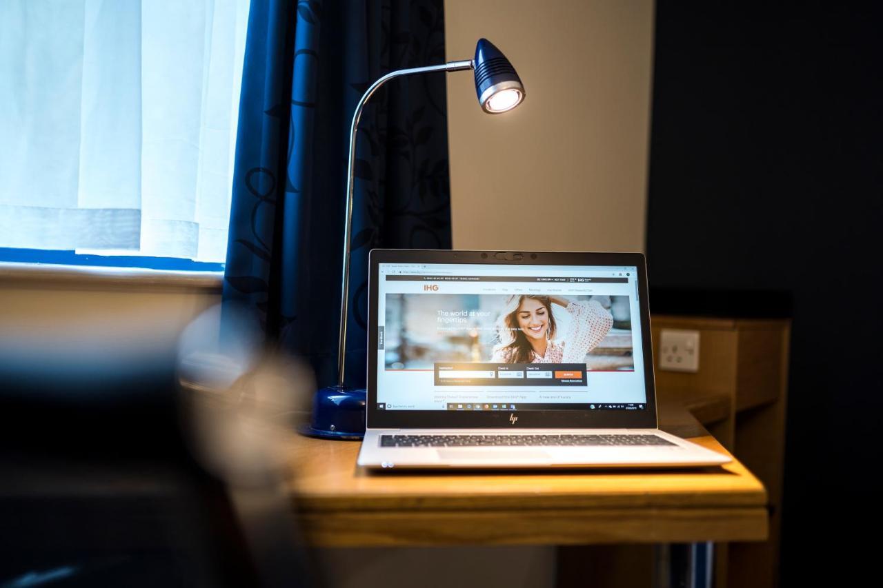 Holiday Inn Express Manchester East By Ihg Bagian luar foto