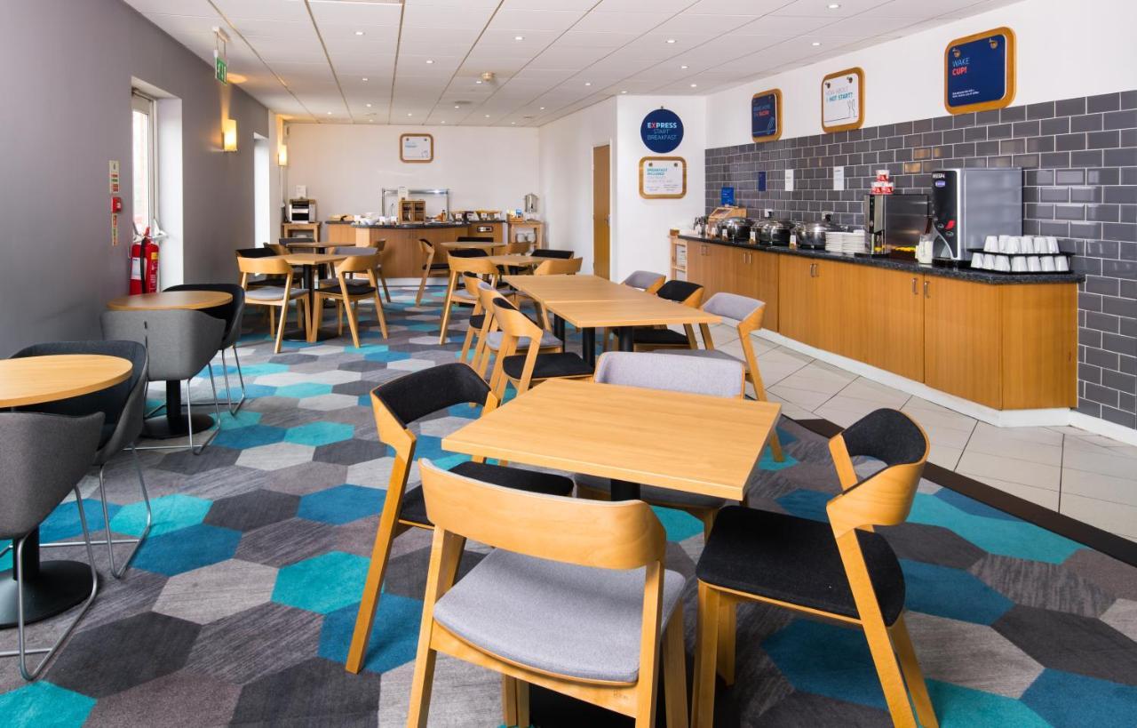 Holiday Inn Express Manchester East By Ihg Bagian luar foto