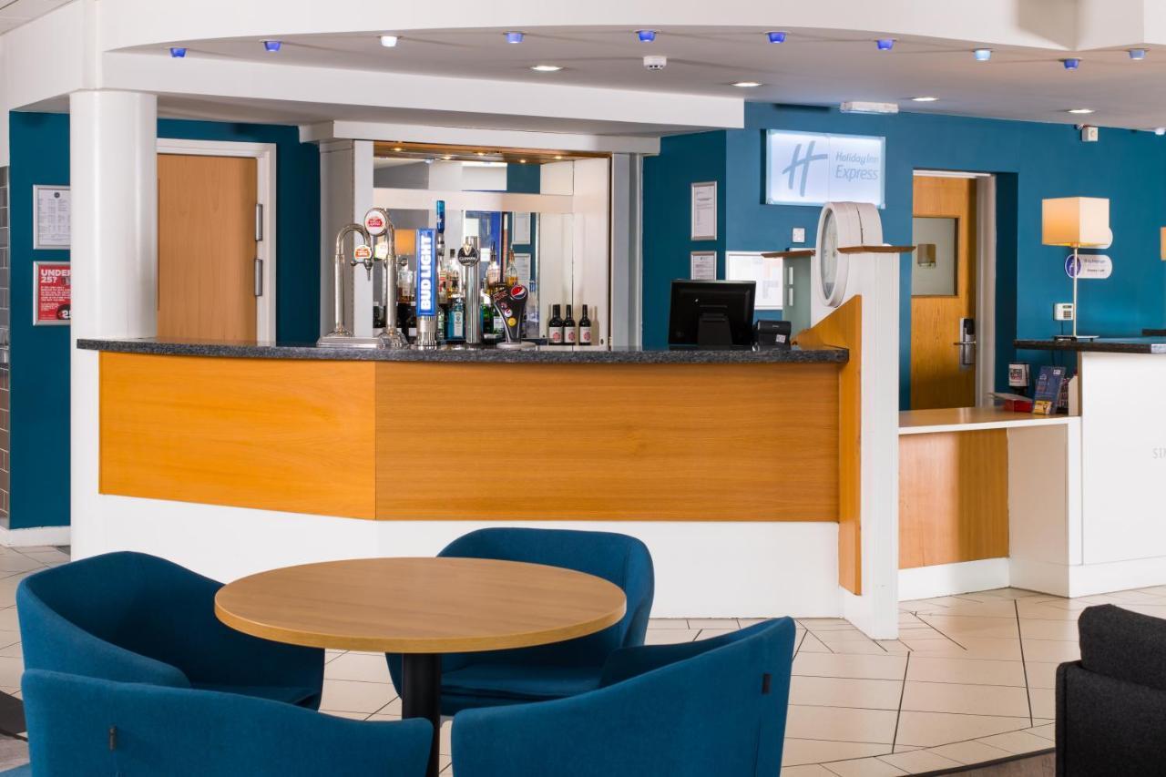 Holiday Inn Express Manchester East, An Ihg Hotel Bagian luar foto