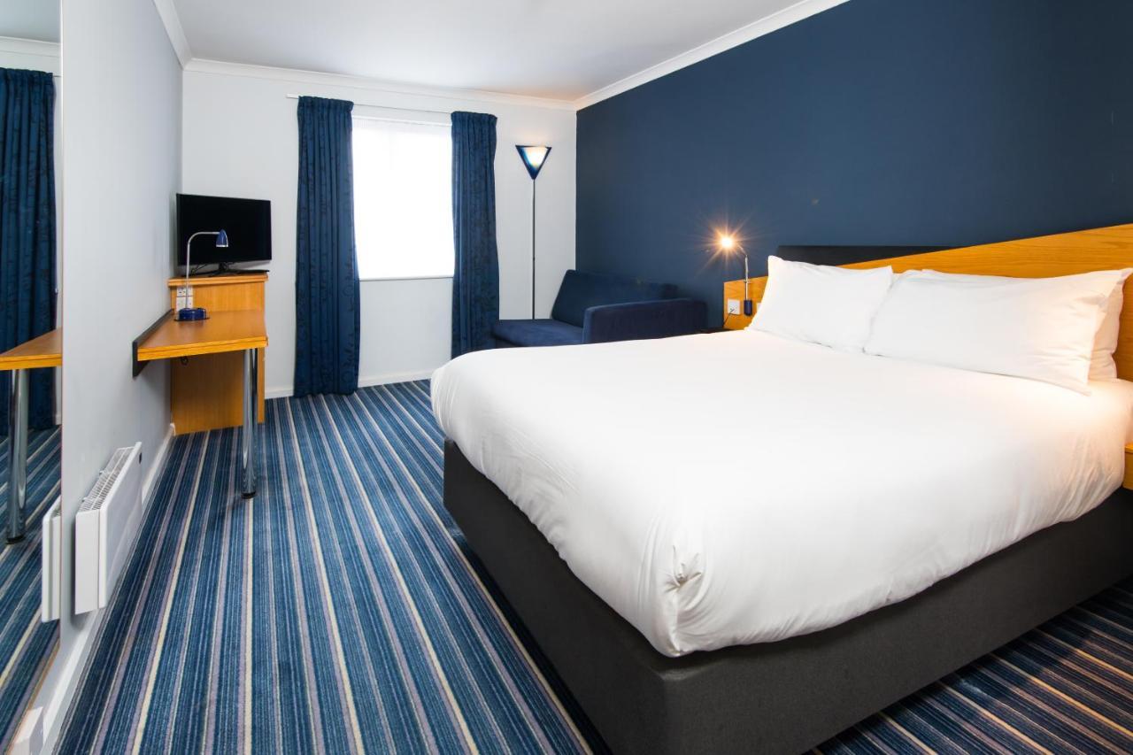 Holiday Inn Express Manchester East, An Ihg Hotel Bagian luar foto