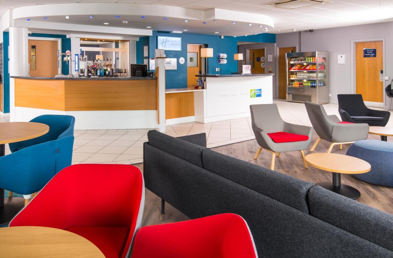 Holiday Inn Express Manchester East, An Ihg Hotel Bagian luar foto