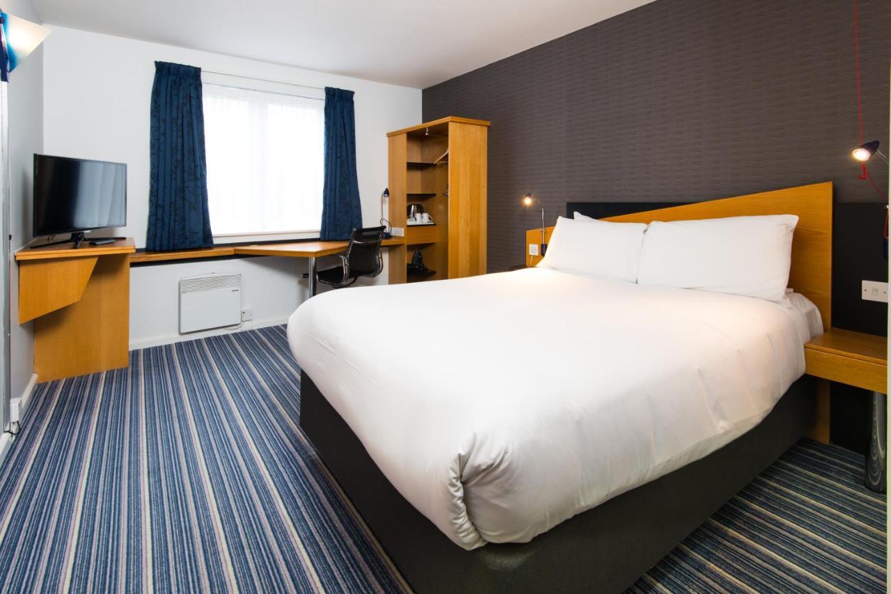 Holiday Inn Express Manchester East, An Ihg Hotel Bagian luar foto