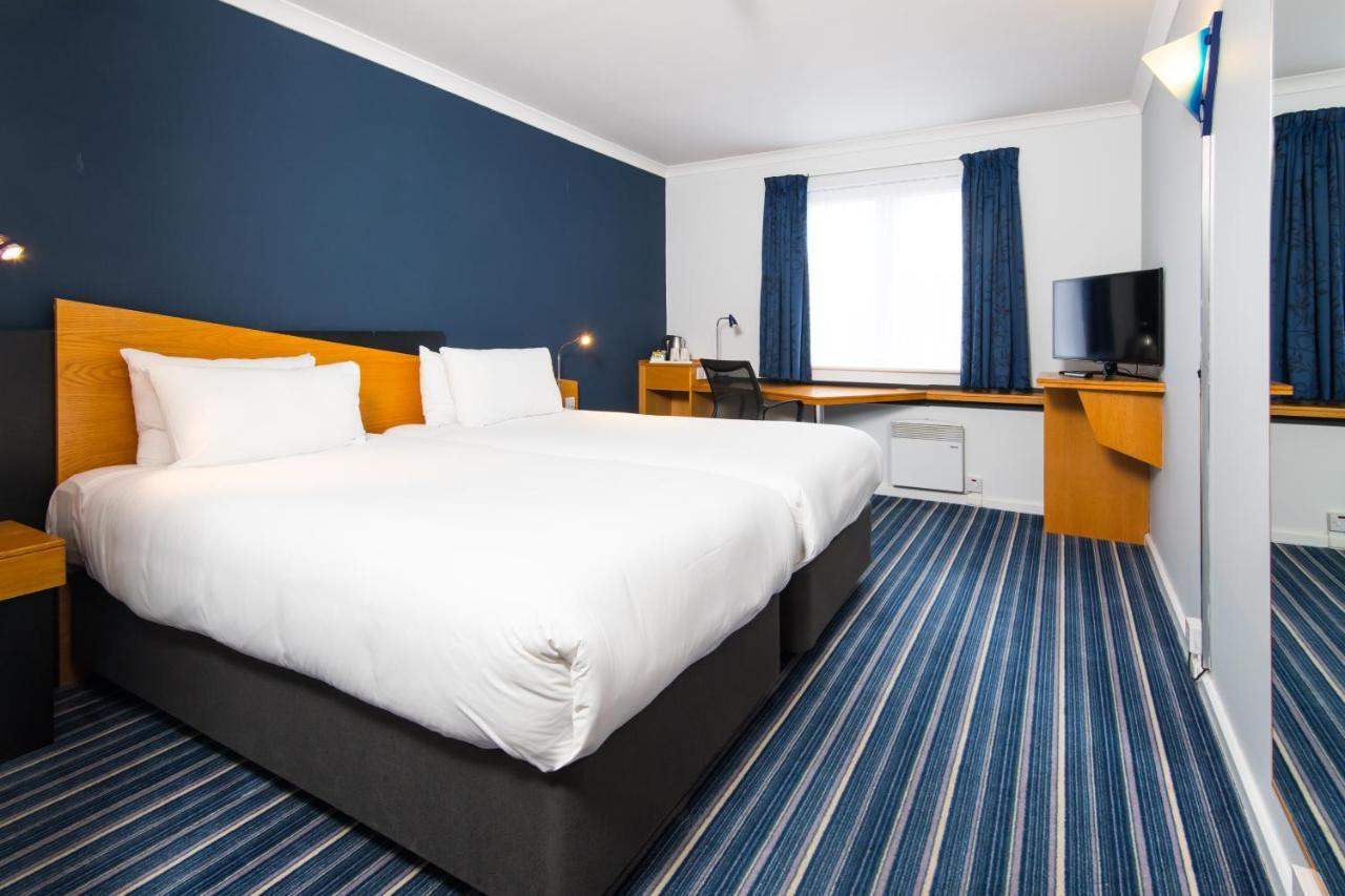 Holiday Inn Express Manchester East, An Ihg Hotel Bagian luar foto