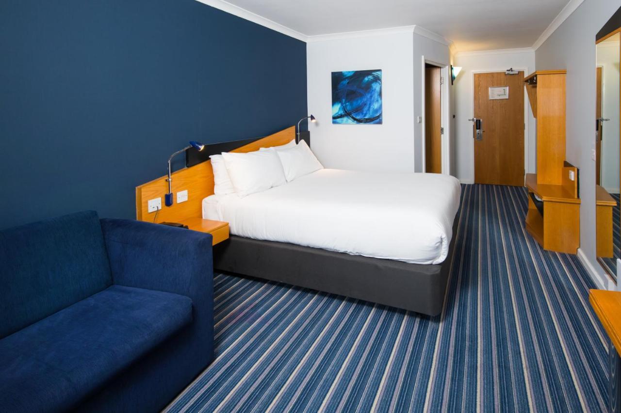 Holiday Inn Express Manchester East, An Ihg Hotel Bagian luar foto