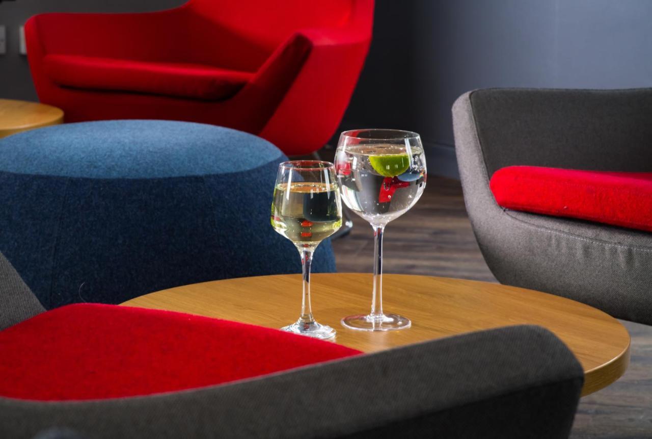 Holiday Inn Express Manchester East By Ihg Bagian luar foto