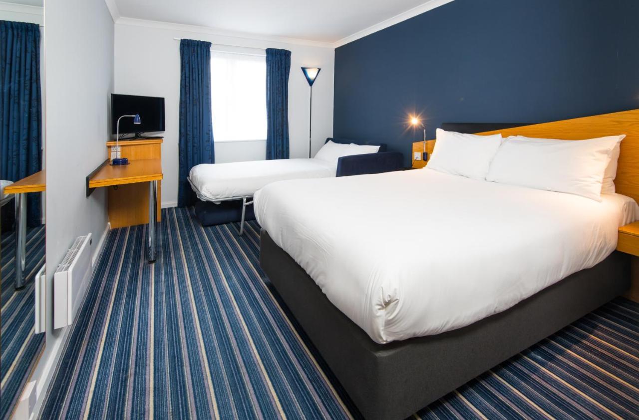 Holiday Inn Express Manchester East, An Ihg Hotel Bagian luar foto