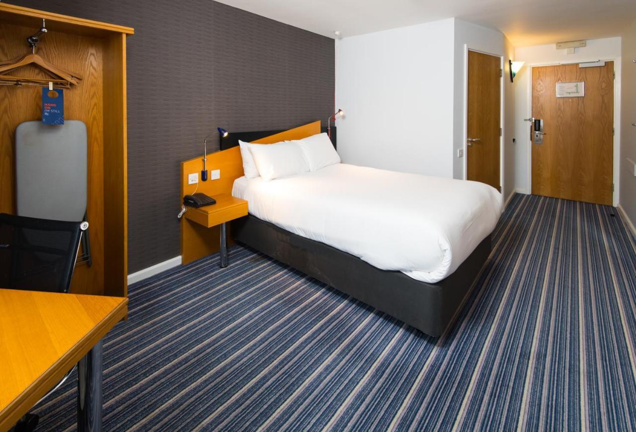 Holiday Inn Express Manchester East, An Ihg Hotel Bagian luar foto