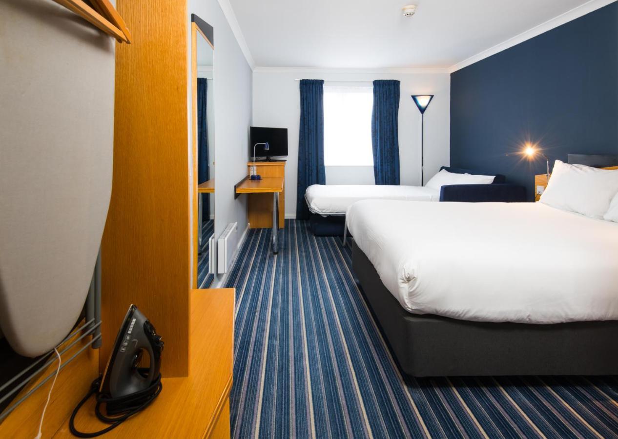 Holiday Inn Express Manchester East, An Ihg Hotel Bagian luar foto