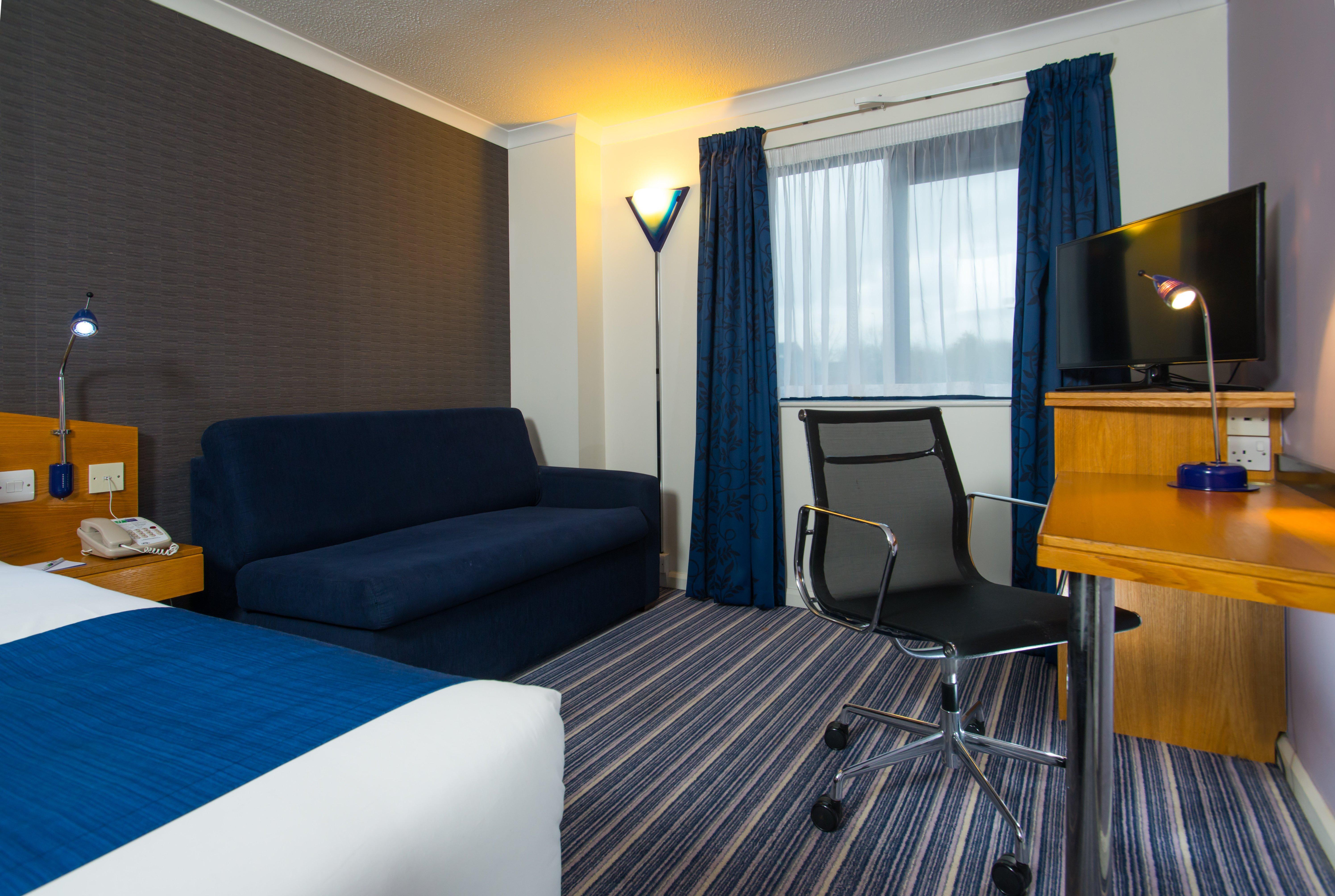 Holiday Inn Express Manchester East, An Ihg Hotel Bagian luar foto