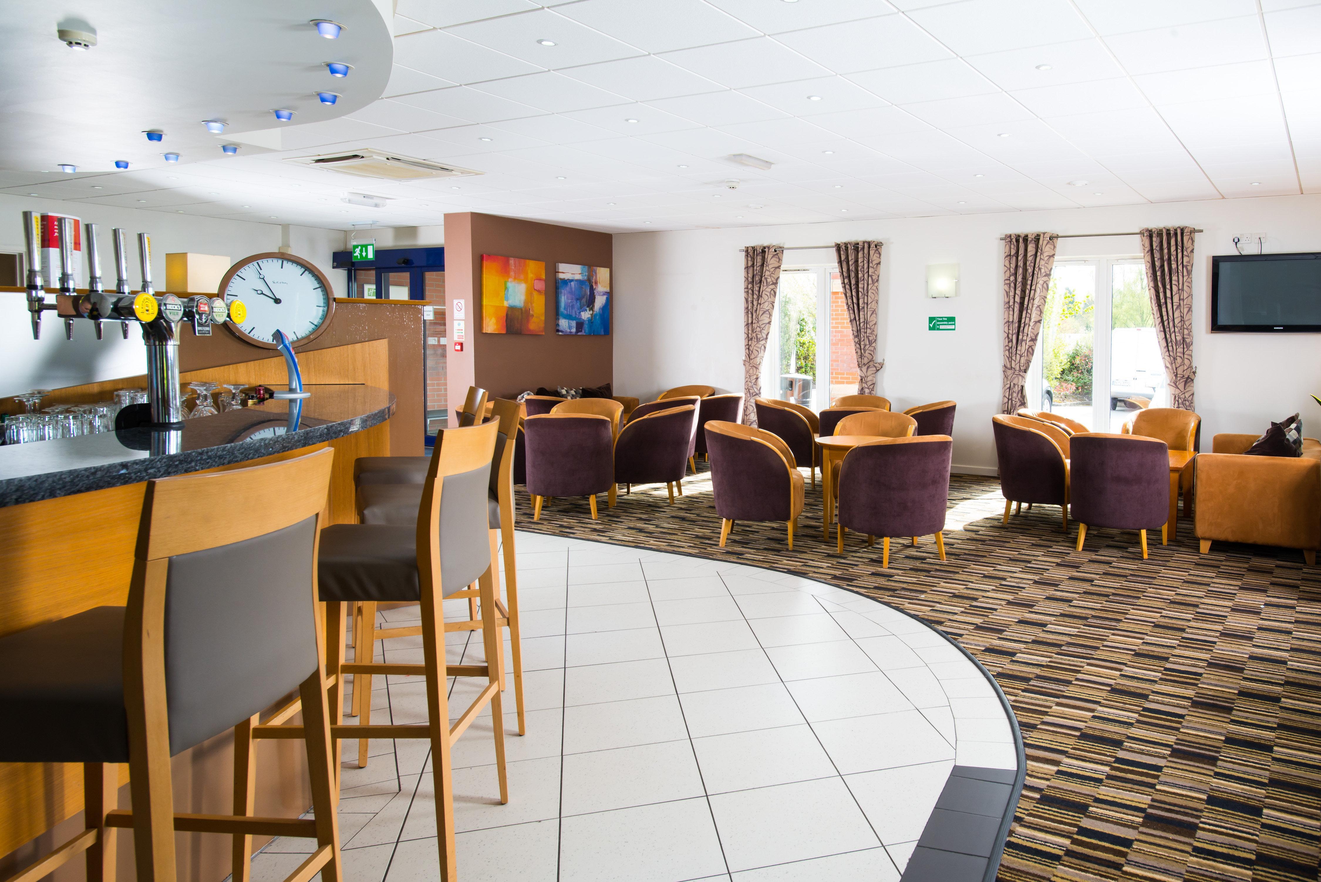 Holiday Inn Express Manchester East, An Ihg Hotel Bagian luar foto