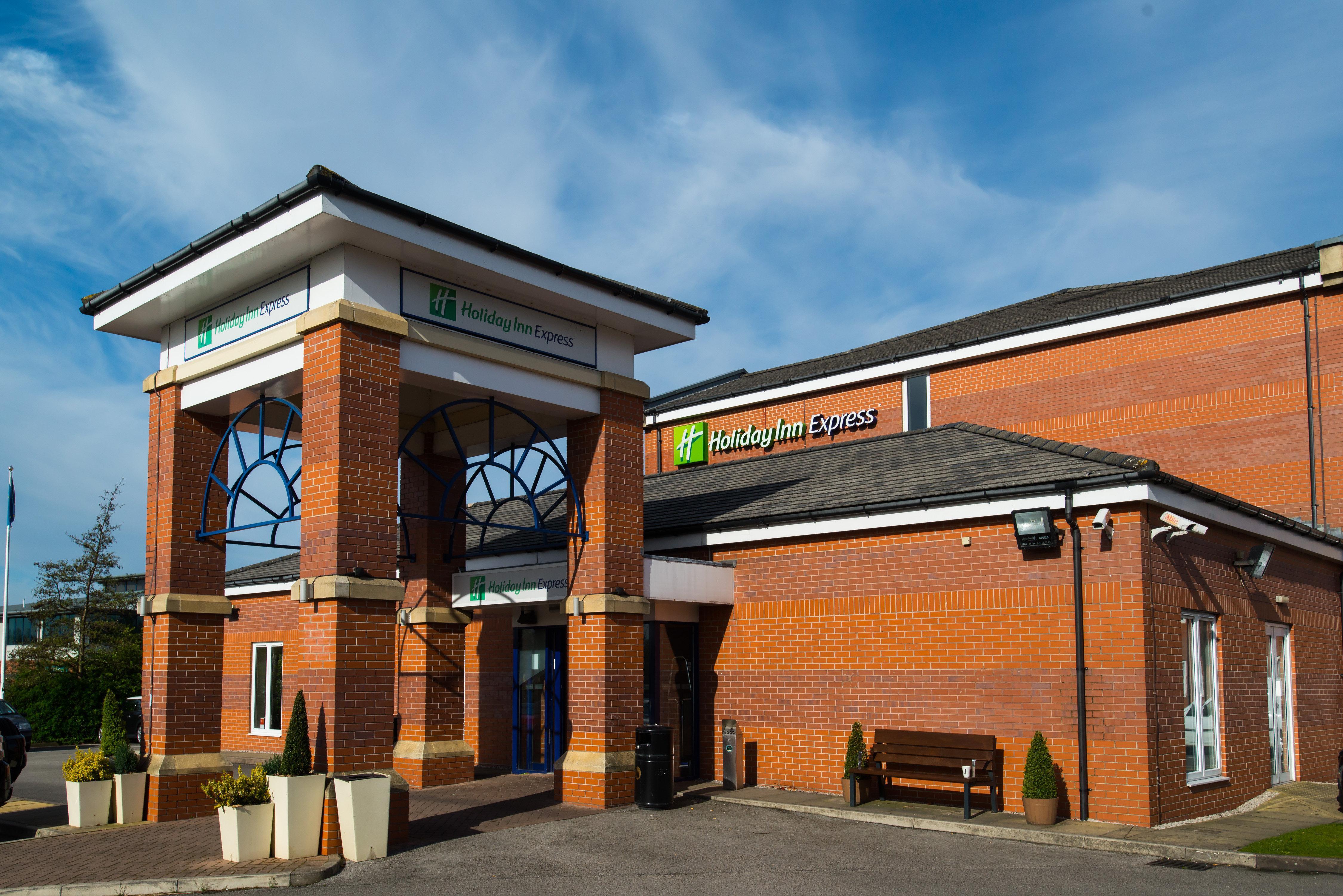 Holiday Inn Express Manchester East, An Ihg Hotel Bagian luar foto