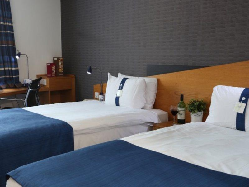 Holiday Inn Express Manchester East, An Ihg Hotel Bagian luar foto