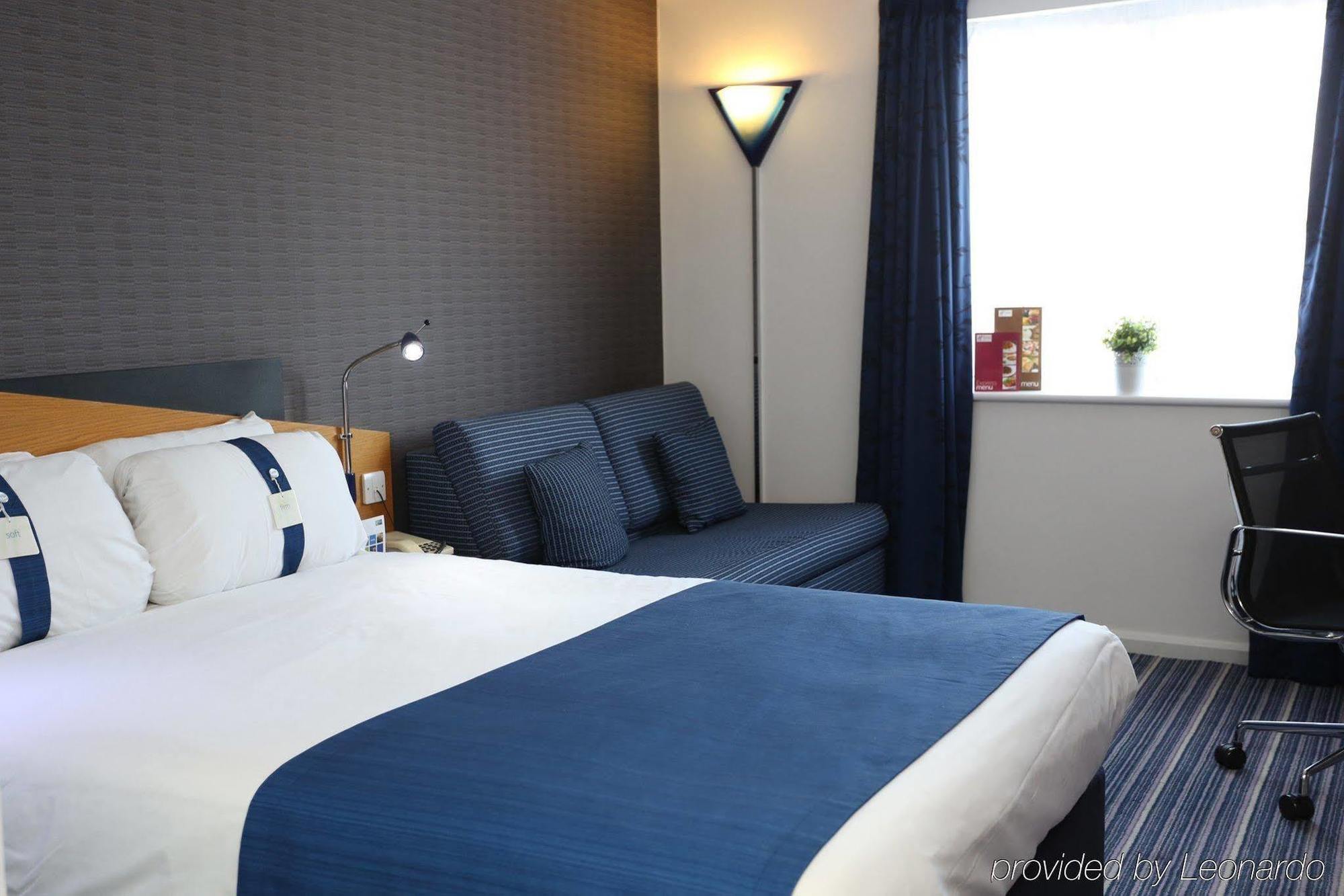 Holiday Inn Express Manchester East, An Ihg Hotel Bagian luar foto