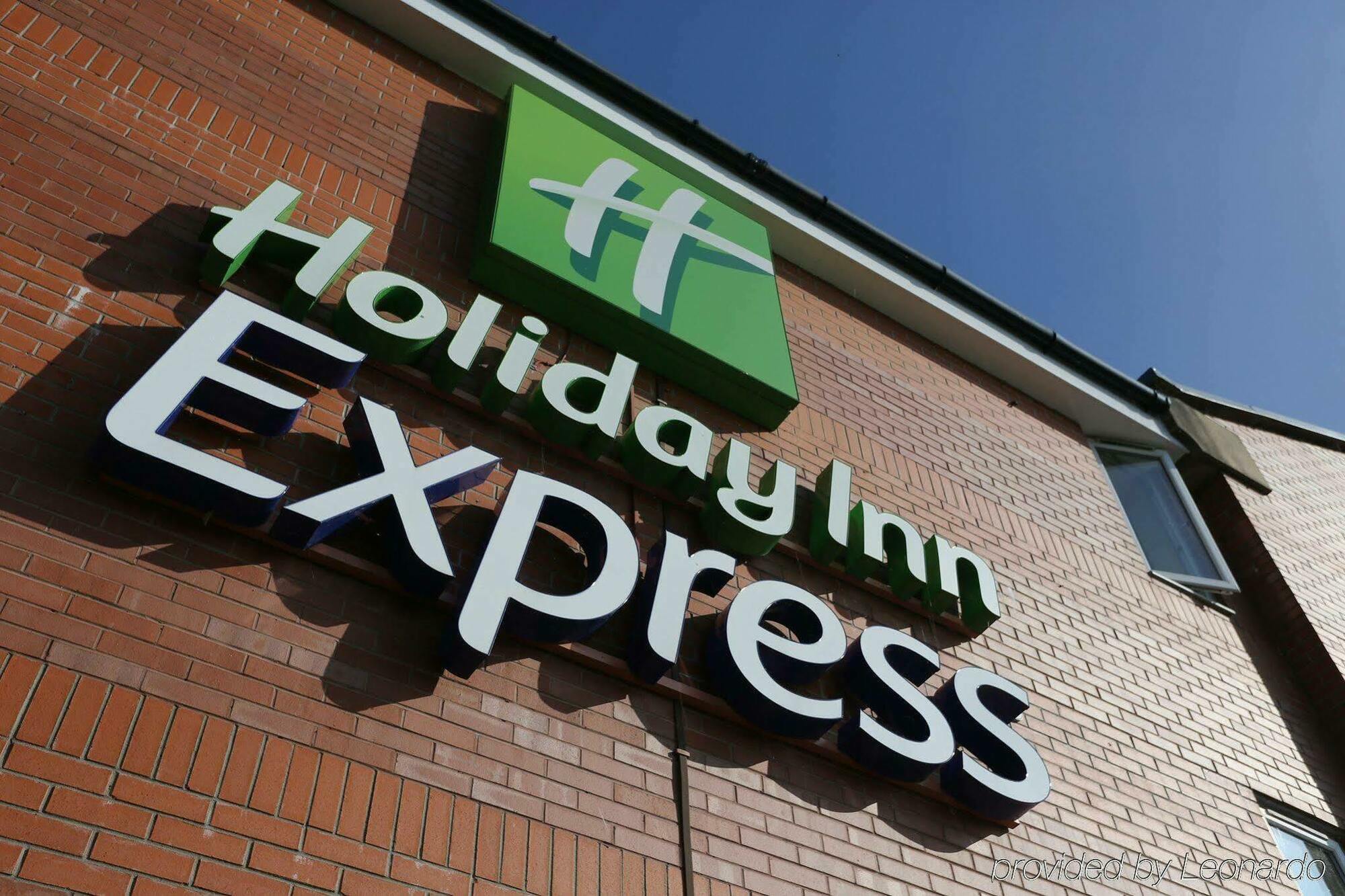 Holiday Inn Express Manchester East, An Ihg Hotel Bagian luar foto