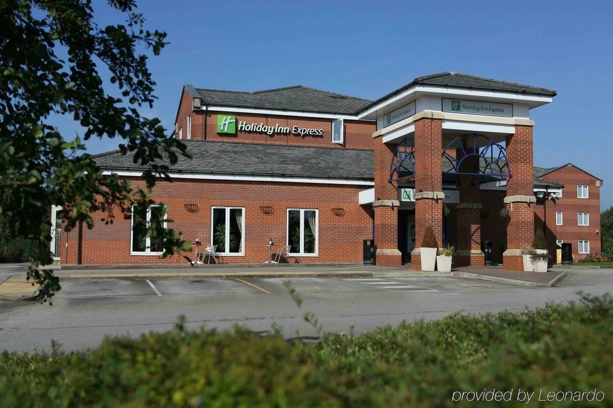 Holiday Inn Express Manchester East, An Ihg Hotel Bagian luar foto