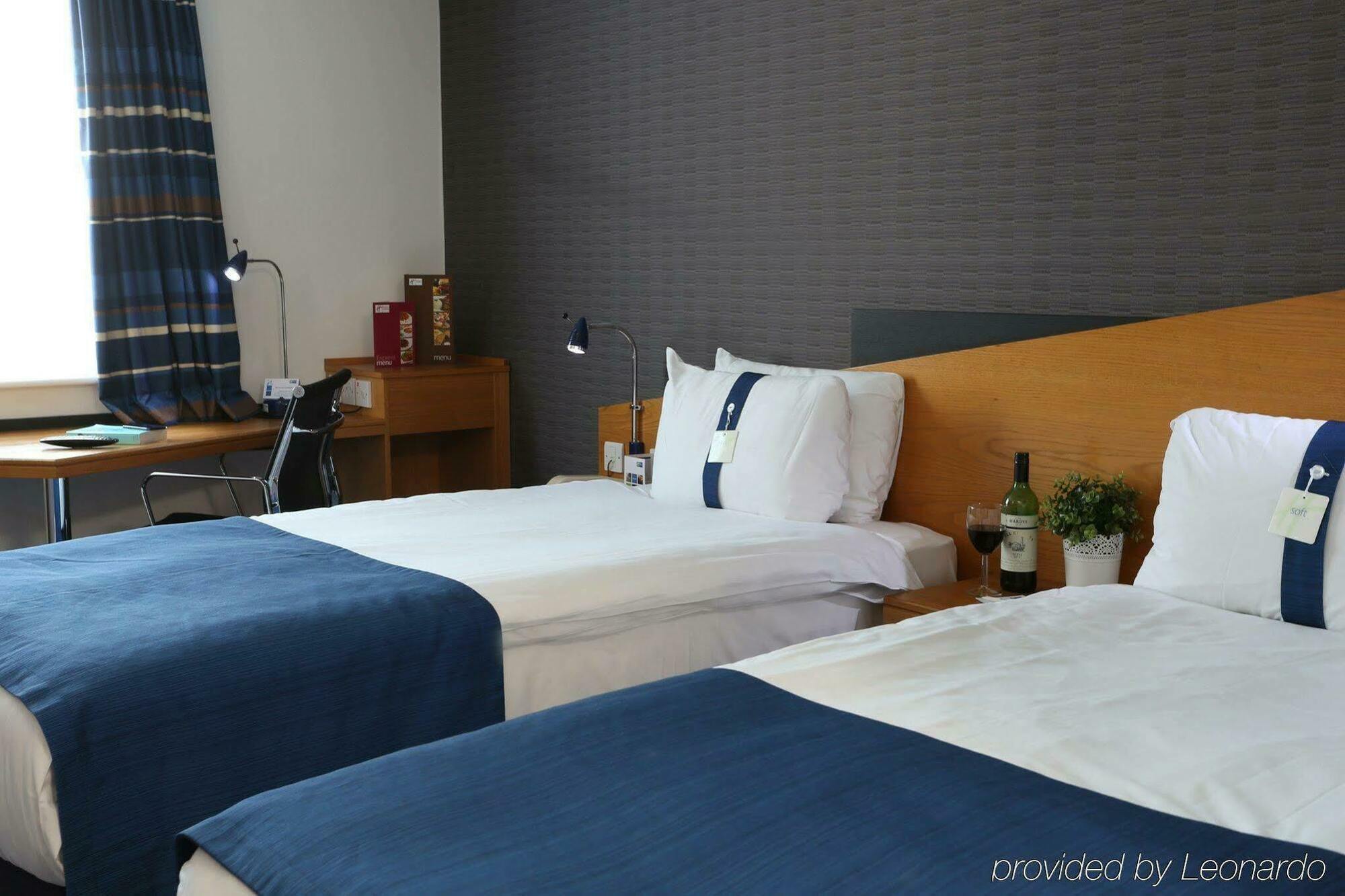 Holiday Inn Express Manchester East, An Ihg Hotel Bagian luar foto